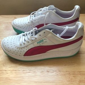 Girls puma sneakers